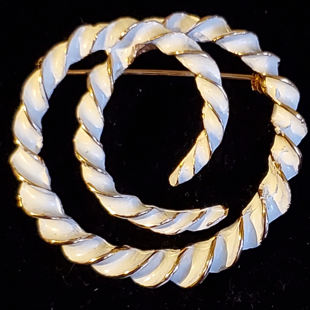 Jonette Jewelry goldtone and white swirl brooch